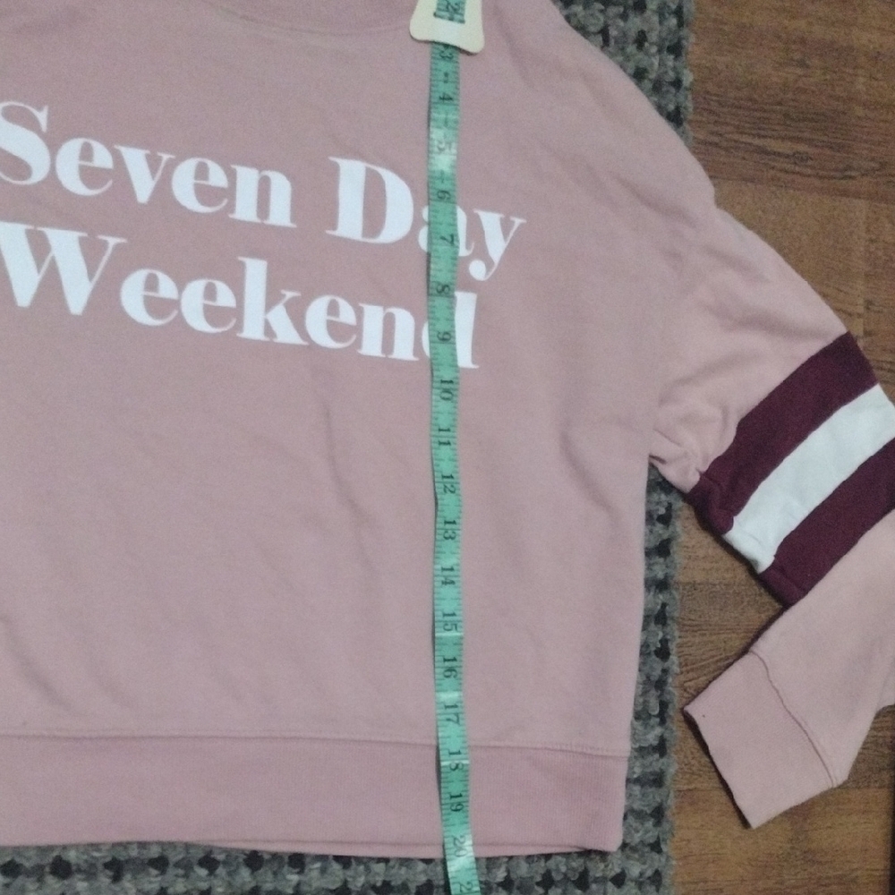 Arizona Jean Company Vintage Pink and Maroon Crew Neck Sweater - Picture 7 of 9